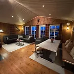 Cosy Ski-in Ski-out Mountain With Sauna טריסיל